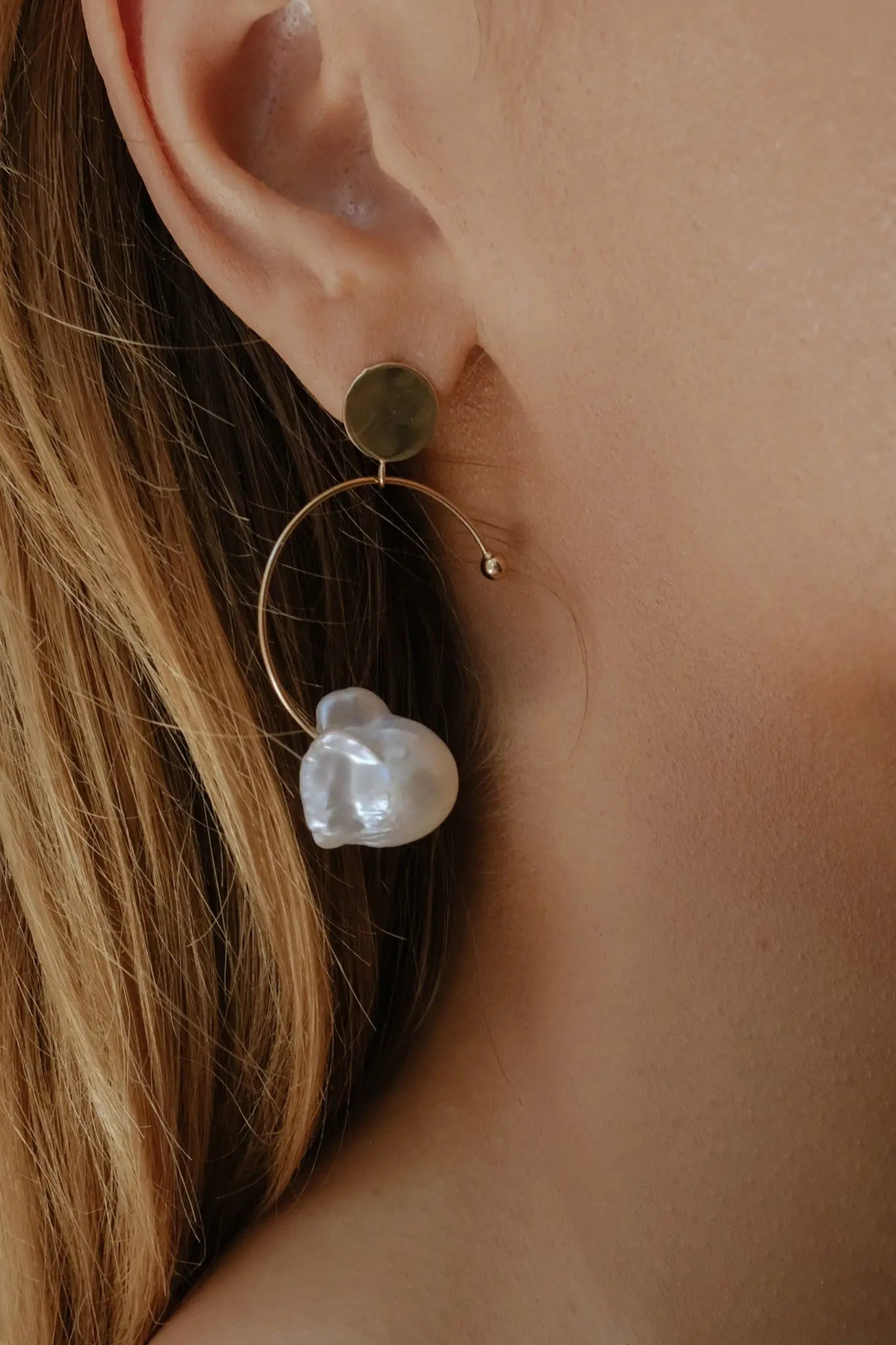 Ohrringe Baroque Pearl on Circle Lisa&Co.